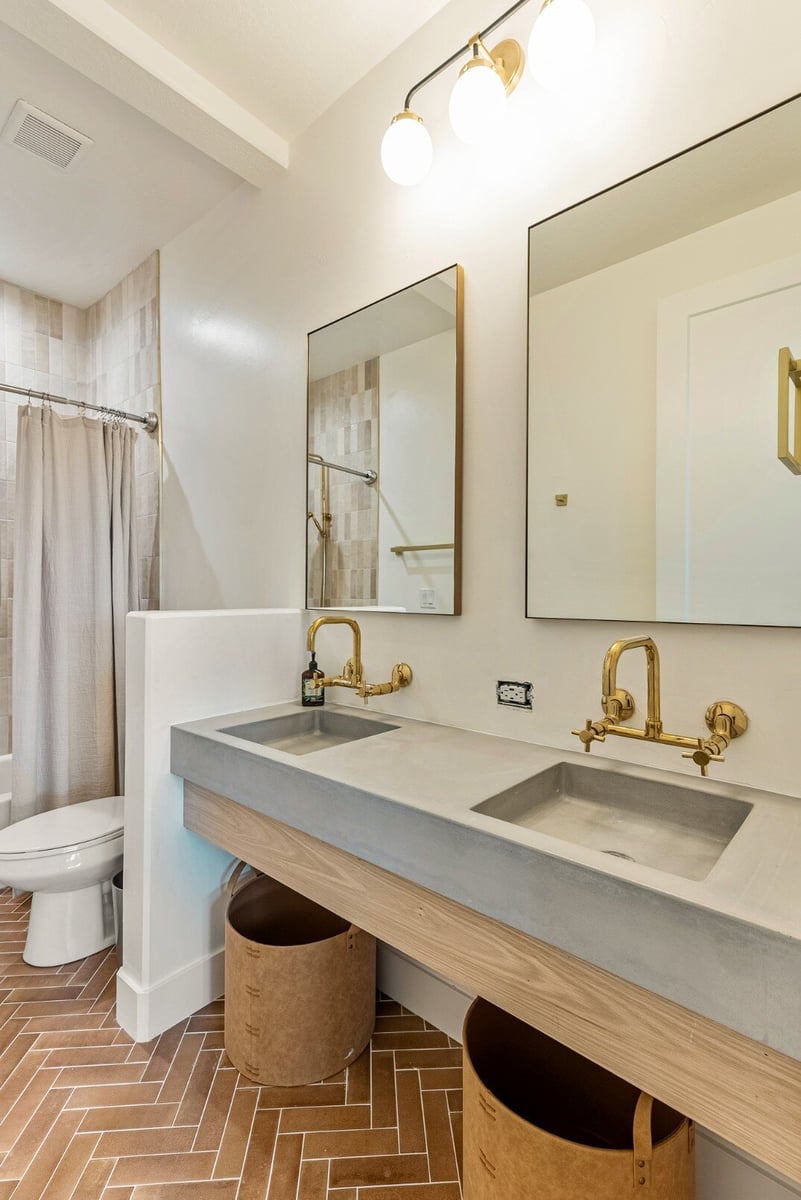 Jack and Jills Sinks with Brass Detailing in Bear Lake Custom Home by 10X Builders (Portrait)